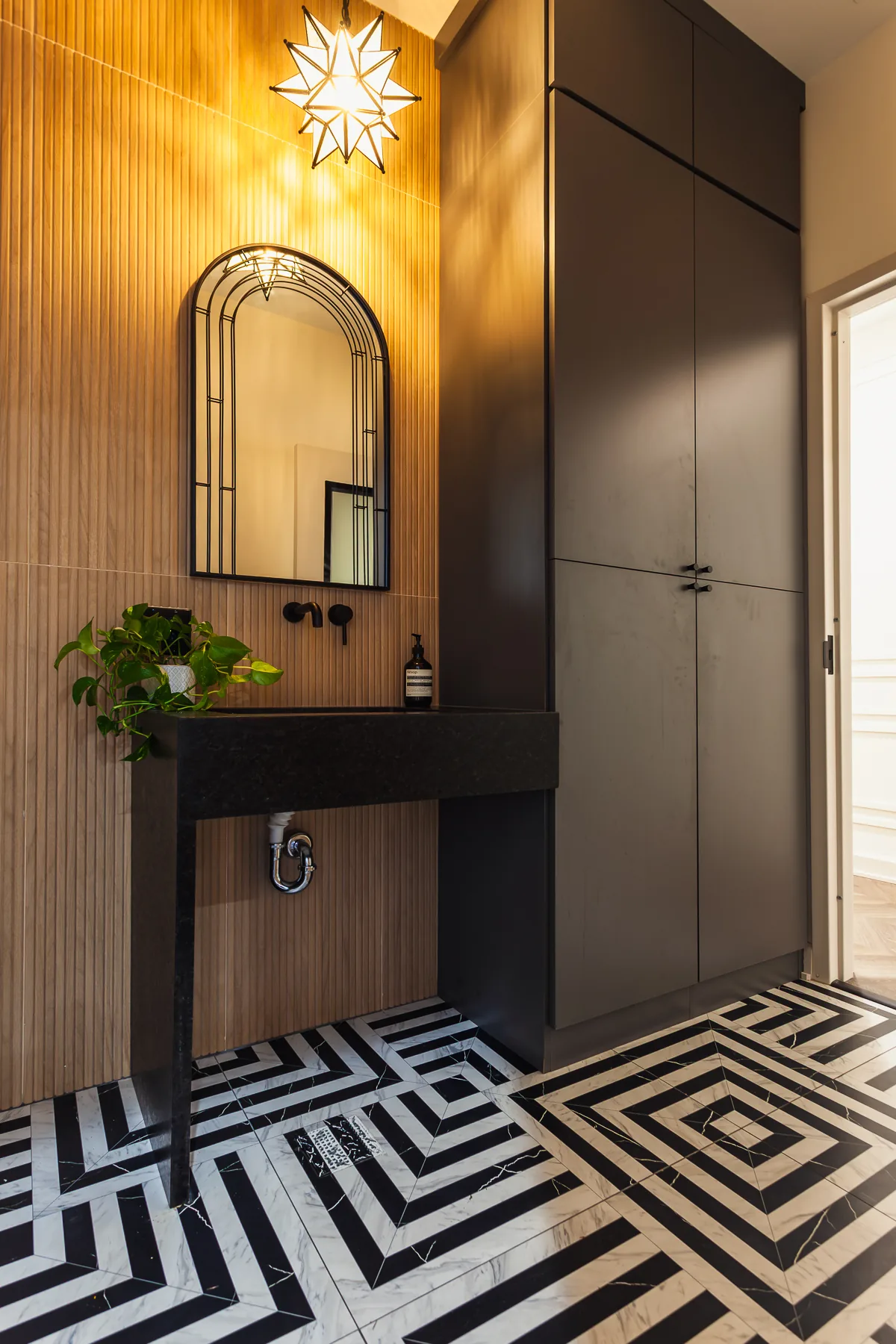 Rosett Plastic Surgery patient bathroom